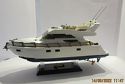 Kleine Yacht mit Innenleben