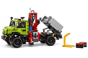 Lego 42242 Mercedes-Benz Unimog U 5023 with Crane