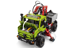 Lego 42242 Mercedes-Benz Unimog U 5023 with Crane