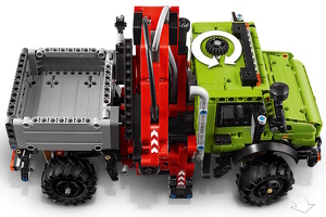 Lego 42242 Mercedes-Benz Unimog U 5023 with Crane